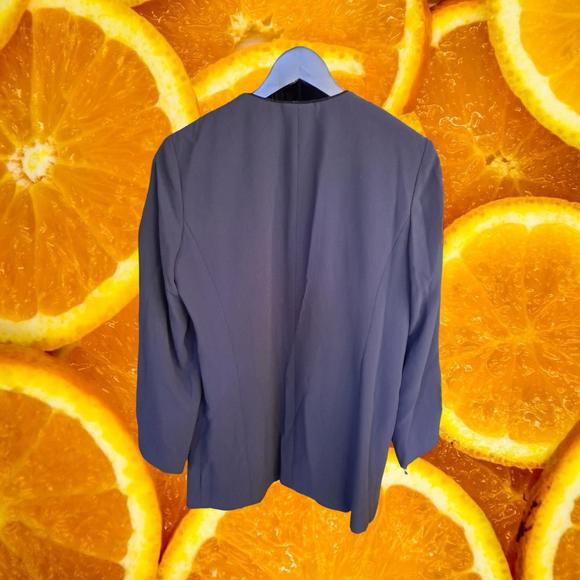 Liz Claiborne  Black With Velour Trim and‎ Buttons Blazer Size 6 - Picture 5 of 5